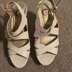 Guess white wedges